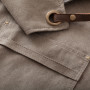 Détail de tablier, lien cuir et toile marron